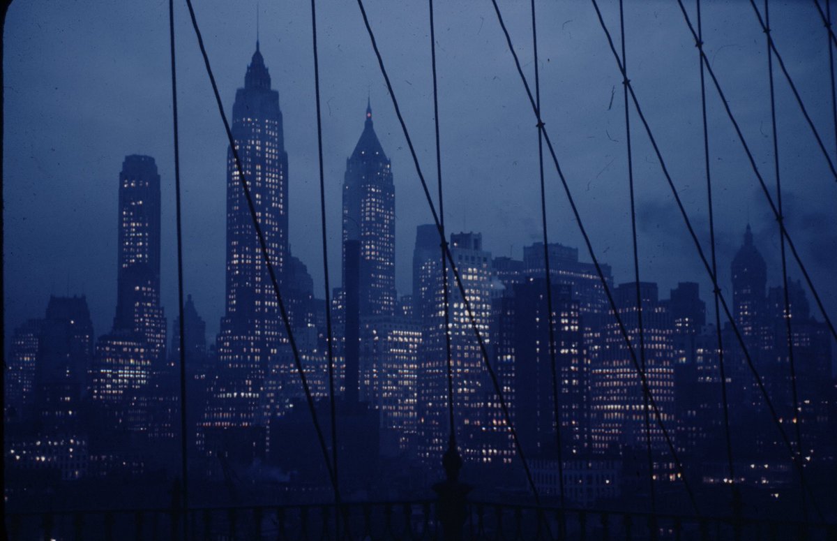 Ortgeist's tweet photo. New York City at night, Andreas Feininger, 1946 https://t.co/RN1pGwe57M