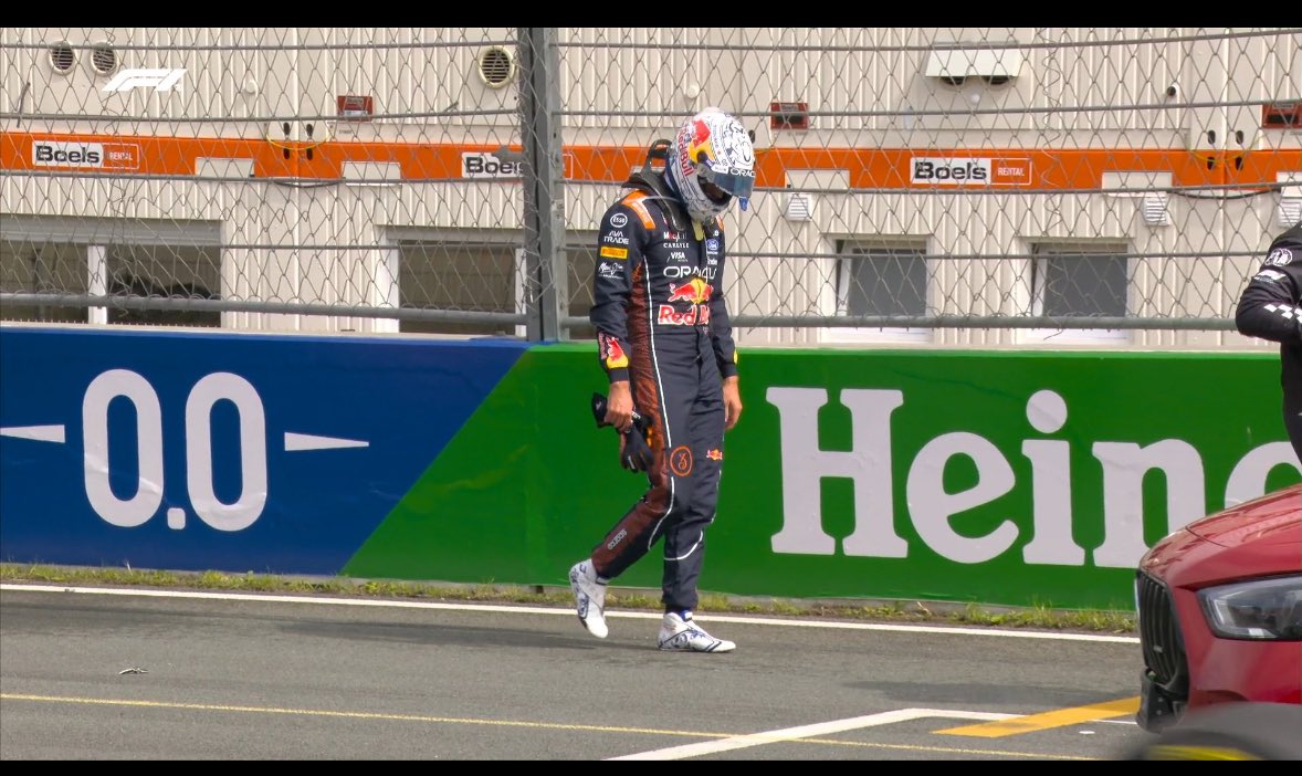 Flectric08's tweet photo. Man this has been a hard year to be a Max fan. This picture really sums it up perfectly. https://t.co/DvsB1MpWJy