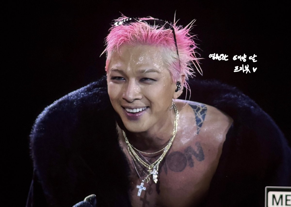 URTHESUN's tweet photo. 260823 태양 | BIGBANG 〈XX : COSMOS〉IN GOYANG

하나둘셋, 동영배 사랑해💙🩷✨

#태양 #TAEYANG #동영배 @Realtaeyang https://t.co/VbVA5v6FXs