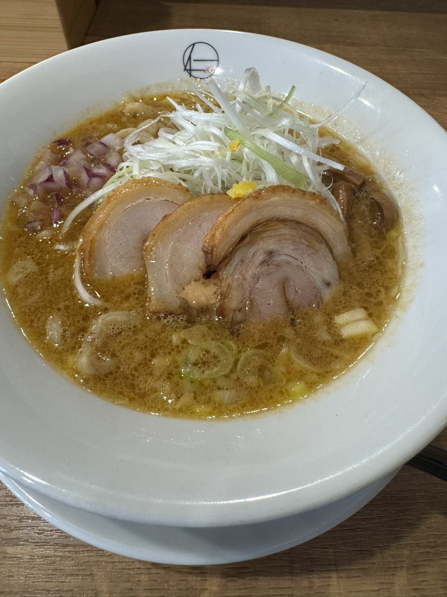 Siotanx's tweet photo. ラーメンはしごは当たり前 https://t.co/yTzFo1DUX3