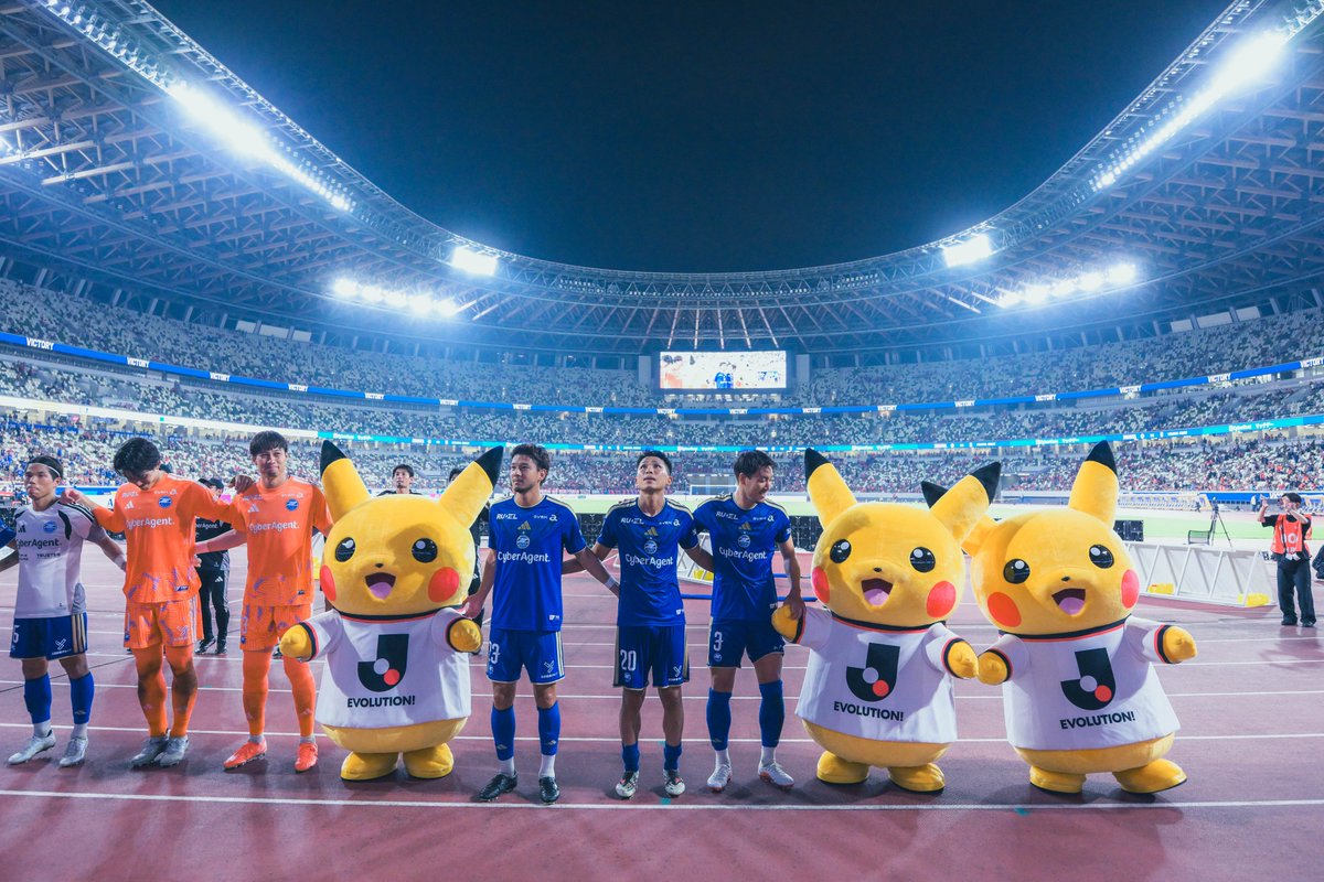 FcMachidaZelvia's tweet photo. 🔷𝐒𝐌𝐈𝐋𝐄😄😁😊
エースバーンとピカチュウたちと一緒に💙

©Pokémon/Nintendo/CR/GF
#浦和レッズ 戦
#FC町田ゼルビア #zelvia https://t.co/oMCsmMQtDE