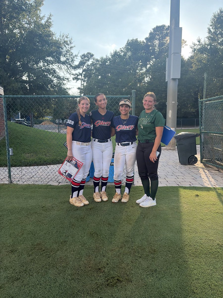 addibodin21's tweet photo. Had a GREAT time at the CNU prospect camp! Loved getting to know and working with the coaches. Got to spend some time with some new teammates and even got to see an old one. Go Captains!! @CNUSoftball @CoachKeithParr https://t.co/lATeLmkwwp