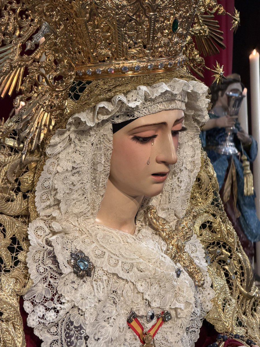 Daanii_esspp's tweet photo. A veces me pregunto si es porque me viene de familia o porque, realmente, la belleza de la Virgen me ha enamorado.
Para mí, no existe Virgen más bonita ni más querida.
Como si de una princesa se tratase o de una rosa recién florecida. https://t.co/VxRwjhjB9Y