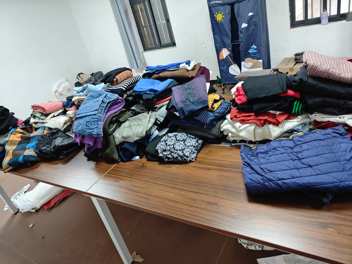 natch_natcha's tweet photo. Tackling the closet clutter this weekend! Donate pre-loved items that still have life left in them – one person’s trash is another’s treasure , #OldGoodsRefresh https://t.co/yqYC27XFpL