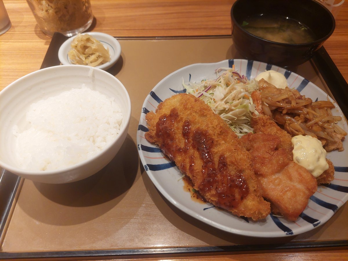 IlF60971's tweet photo. やよい軒の熱盛定食‼️
#やよい軒
#熱盛定食 https://t.co/vneeV9F8Td