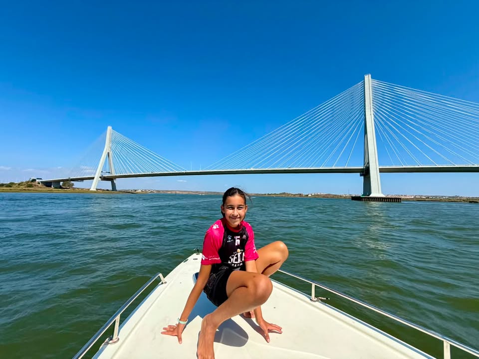 cbsfemenino's tweet photo. 🌍🏀 #CBSFPorElMundo | GUADIANA 🇪🇸🇵🇹
Isabel nos lleva hasta el río Guadiana, con el Puente Internacional al fondo, conectando España y Portugal.
📍🇪🇸🇵🇹 Una misma pasión a ambos lados de la frontera. ❤️💛
📸 ¿Cuál será la próxima parada del CBSF?
#TodasJuntas #MasQueTalento https://t.co/QCmqZotJd4