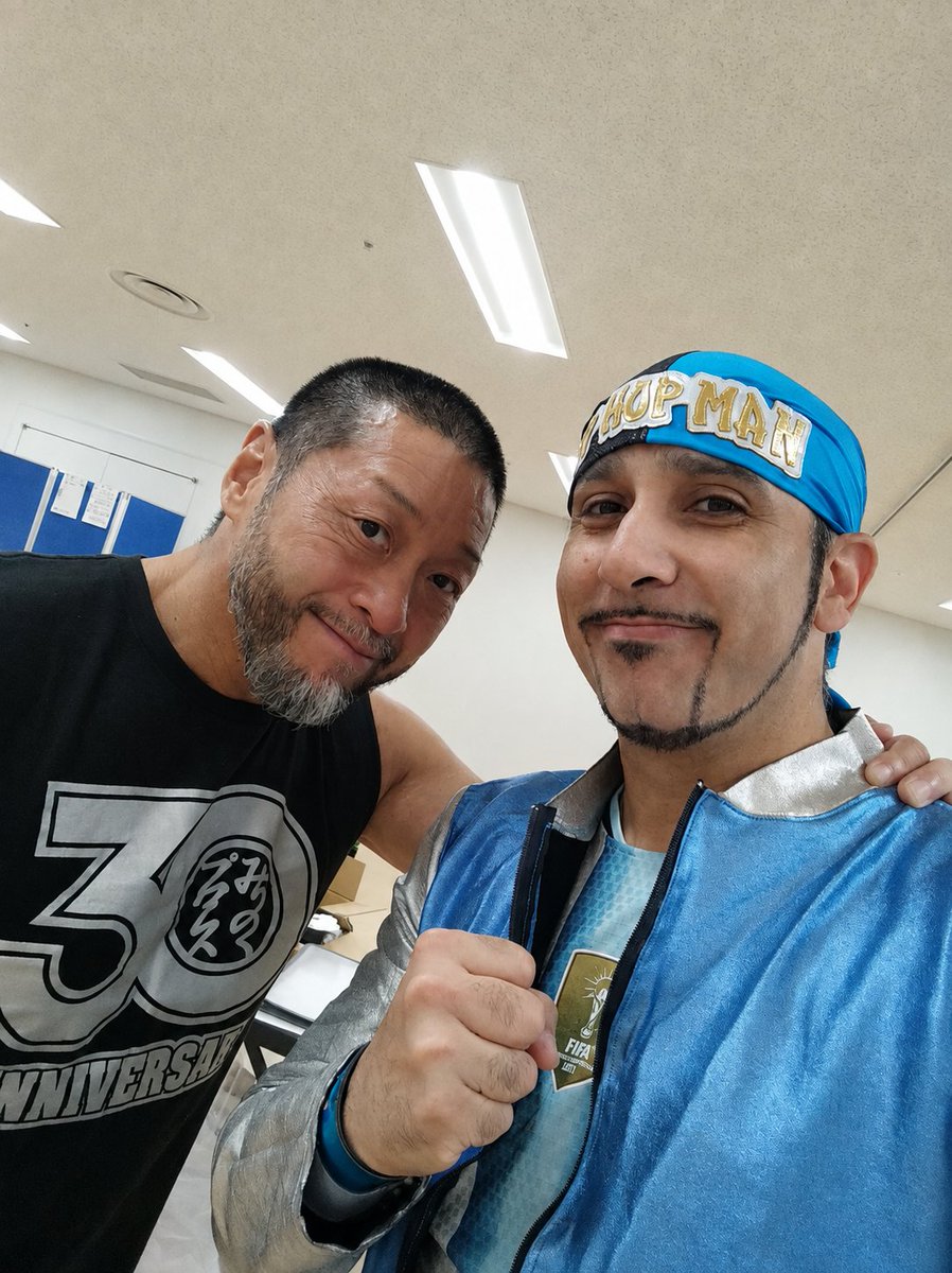 danyhiphopman's tweet photo. 2008年にアルゼンチンでトーゴ選手と対戦し、トーゴ選手が勝ちました。2012年にも対戦し、私が勝ちました。そして今日、トリプルスで再び対戦し、トーゴ選手が勝ちました。しかし、試合中に観客から私たち二人に送られた拍手は嬉しかったです。また近いうちに対戦できることを願っています。🇦🇷🇯🇵 @boliviacuba #michipro #hiphopman #njpw