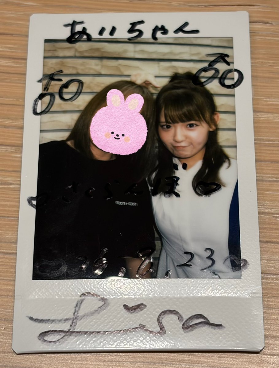 03_ai_05's tweet photo. LISAちゃんはいつもライブを楽しんでるのがすごく伝わってきて見てると自然に笑顔になる😊❤️
この前の配信で髪型について最初にコメントしたやつ🙋♀️✨
帰りの電車の中でLISAちゃんに聞きたいことあったのに聞くの忘れてた事を思い出した…🤦♀️いつも沢山話しを振ってくれてありがとう❤️
#BNSI
#DearLISA https://t.co/DuWHYypmjy