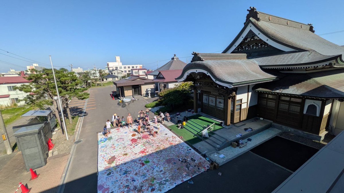 nekonopusyu's tweet photo. #お寺でおえかき　#ここにしかない風景　最後はお掃除もして、お寺をきれいに👏楽しかったねー！また遊ぼうねー🌈 https://t.co/k9sMqOGiYm