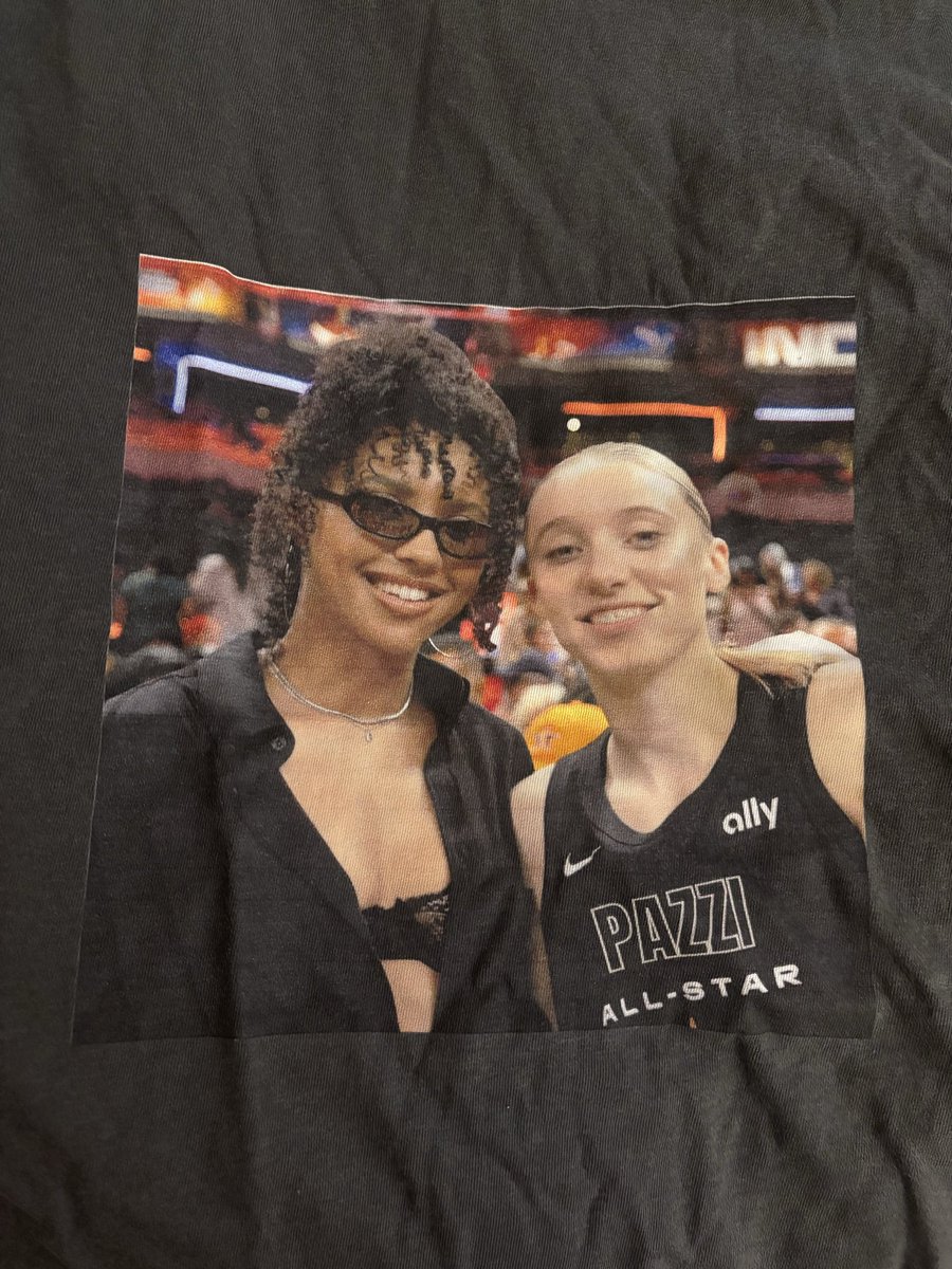 adeyasavocado's tweet photo. GOODDD MORNINNNGGGGGGGGG HAPPY GAME DAY im making my mom wear this shirt 🥹🥹🥹🥹(she wanted to) https://t.co/fWQeCFcsaf