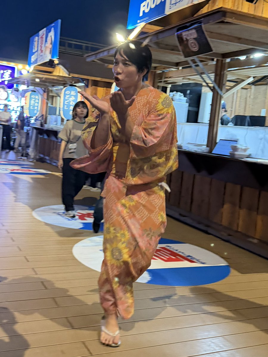 suzu24's tweet photo. 遠すぎスマホ画質投げキッスママ
何故カメラの用意をしておかなかったんだ😭
2026.08.23 クラブ洋出張開店〜夏空で乾杯するわよ〜
新日本プロレス×サントリー生ビールドリームビアガーデン有明
#サマフェス2026 #njpw #YOH https://t.co/zq6wD1guuB