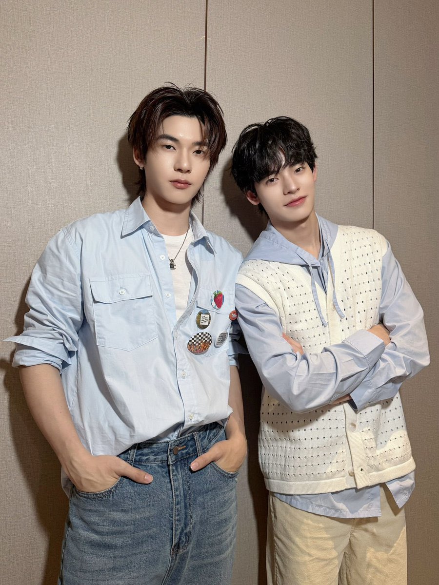 TeeteePorth1's tweet photo. ☀️ขอขอบคุณที่ให้เกียรติเชิญตี๋ตี๋-ป๋อเข้าร่วมกิจกรรม Summer Date With You ในวันนี้ด้วยนะคะ 🐶🐻‍❄️

💜ขอขอบคุณ #vava #วาวา ทั้งทีมหน้างานที่มาร่วมกิจกรรมสนุก ๆ และทีมหน้าจอที่มาร่วมซัพพอร์ต ให้กำลังใจด้วยนะคะ 🎉

หวังว่าวันนี้วาวาทุกคนจะได้เติมตี๋ตี๋ - ป๋อแบบเต็มปอดและเดินทางกลับอย่างปลอดภัยนะคะทุกคนน~🤏

#SummerChapterTTPinChina

❥#TeeTeePorOfficialTH #teeteepor #ตี๋ตี๋ป๋อ #twnpich #PorSuppakarn