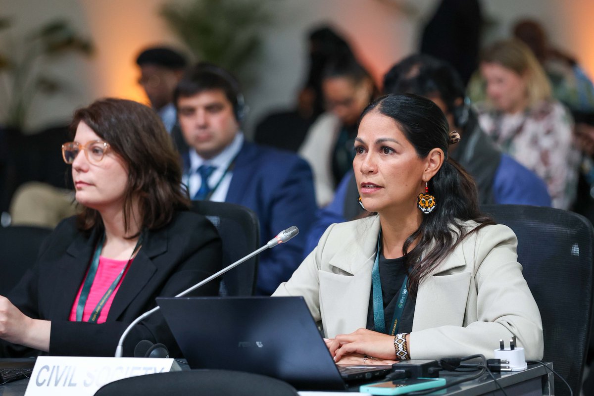 MongabayLatam's tweet photo. #CoberturaEspecial | “Estamos aquí para ayudar, no para bloquear o generar conflicto”. Marioldy Sánchez, representante de la sociedad civil en la COP17, explica cómo mantienen su participación pese a que sus propuestas quedaron fuera de la agenda.
https://t.co/0D5jcXn3XJ https://t.co/8jngLtyUBS