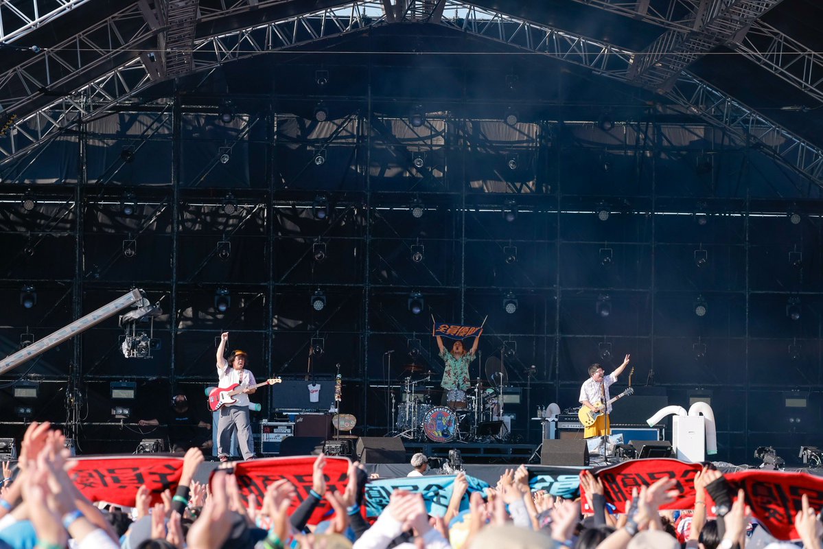 sambomaster_txt's tweet photo. 🎸 #サンボマスター 🎸
WILD BUNCH FEST.2026
約8年振り！！！

灼熱の中踊りまくってくれた
みなさん #全員優勝🏆✨ 
ありがとうございました！！

#サンボマスター #ワイバン

📸photo by SARU @saru_camera https://t.co/oGJDDXVqHF