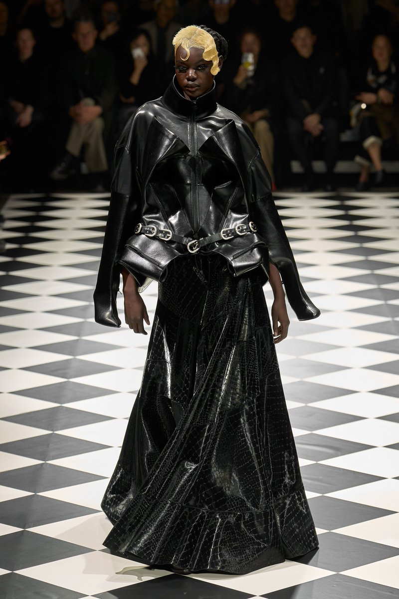 tkiy_0's tweet photo. JUNYA WATANABE 2026AW
"The Art of Assemblage Couture" https://t.co/jd3PCs8Qjg