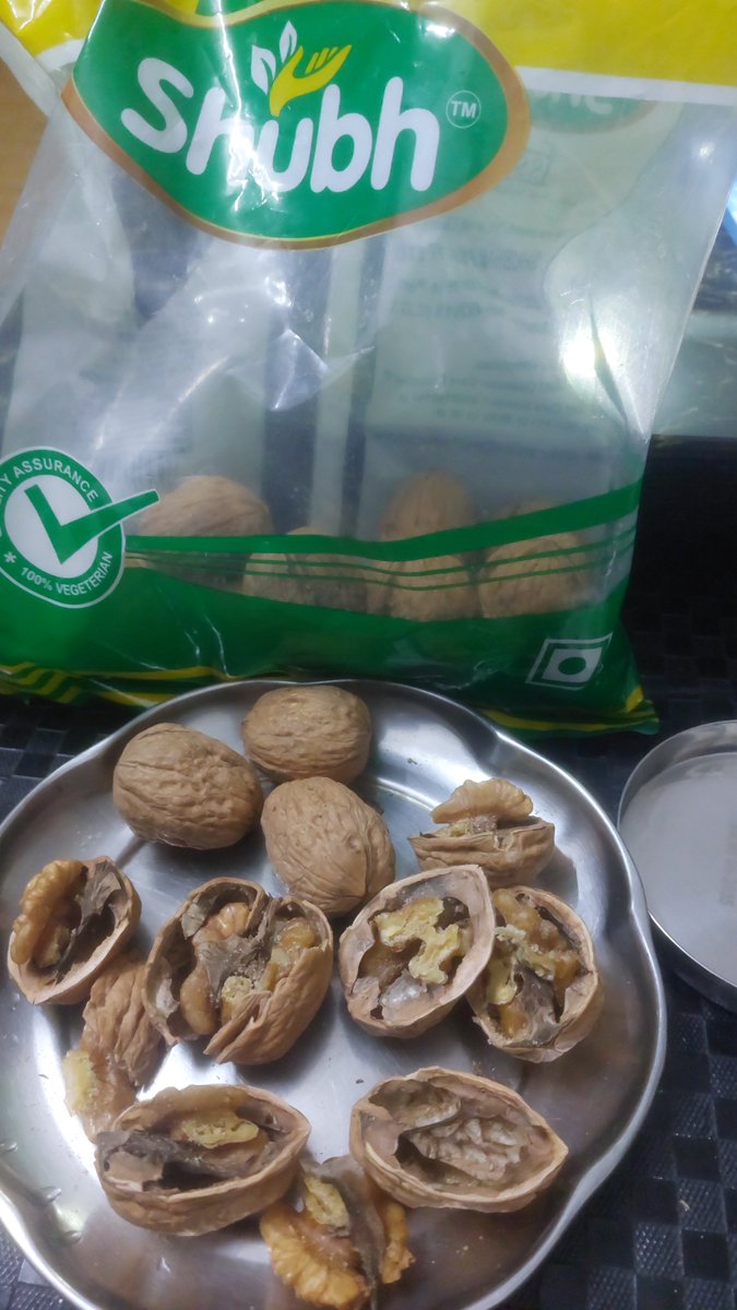 PRINCEY60359586's tweet photo. @shubhamkmart 
I Purchased 1kg pack of Akhrot from Shubham K mart , Junwani , Bhilai(CG). You can clearly see the quality given to me , from right now I decided not to bring dry fruits from shubham k mart.Other things will also be reviewd https://t.co/O2Vdi8JFfg