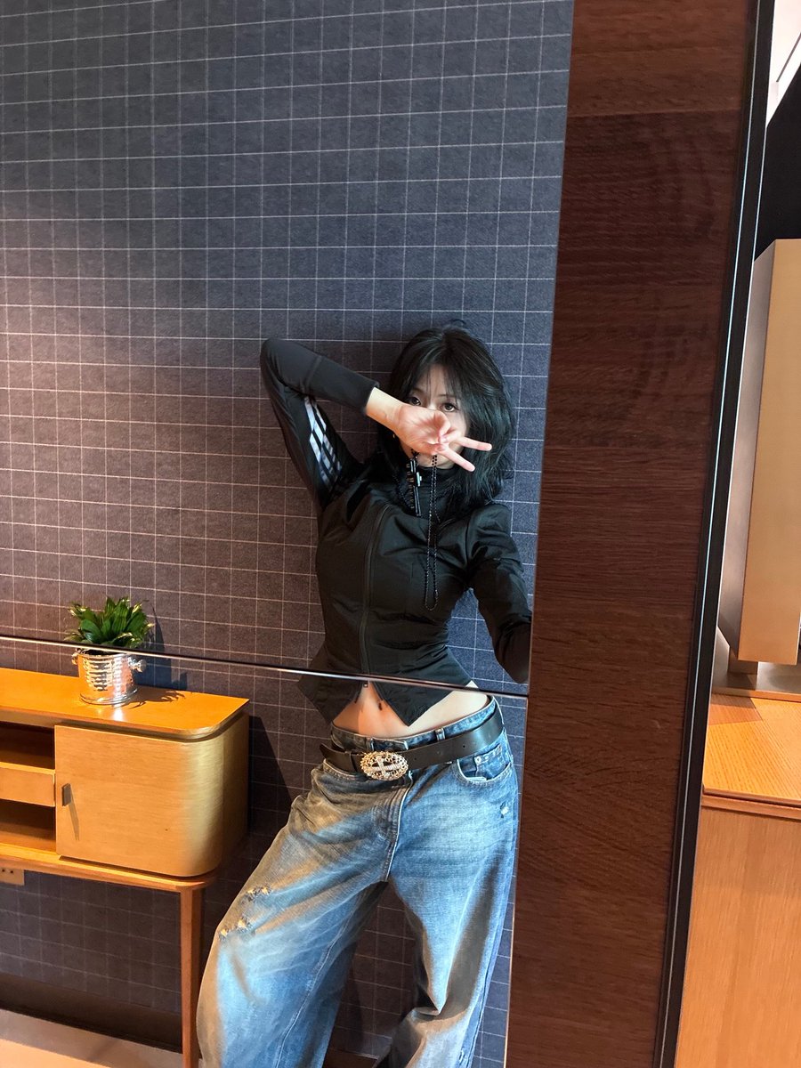 km17ktc's tweet photo. アヒョンちゃんのくびれ美しすぎやろぉ🩵 https://t.co/HlOClUFGRm