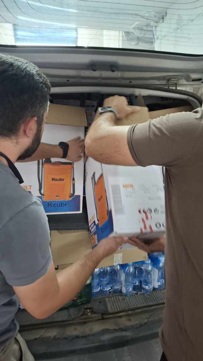 ZboroviNS's tweet photo. Kupljene 20 litarske prskalice. 

Pravac Deliblatska peščara.

Hvala, Novi Sade ❤️ https://t.co/sSbvqlf3Xy