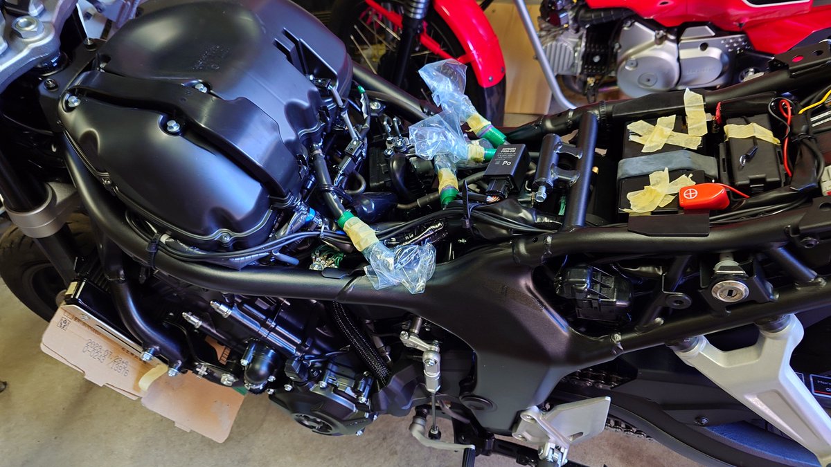 over56_34's tweet photo. CB1000Fこうなりました。
実は今日大洗も走ってました😆
友人のお店で塗装してもらったのですが外装外して持っていくのがなかなか大変でした💦
ダートトラックレースだとフロントフェンダー付けてないしなあ(笑) https://t.co/VyOwZDy0yH