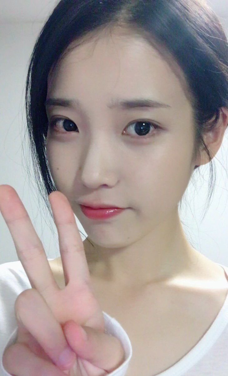 Okokopic's tweet photo. 나이때 아이유 너무좋음 https://t.co/pShClNEy69