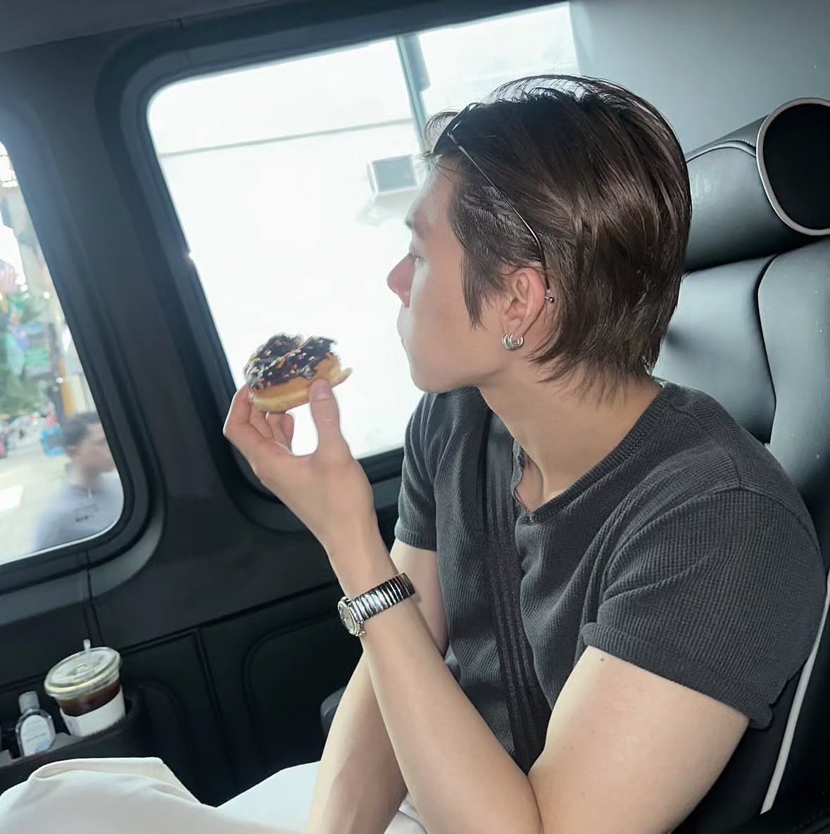 oneminisode's tweet photo. Yeonjuni real soalnya dia post mam donat pas aku mam donat juga. https://t.co/XefOw7ZaLx
