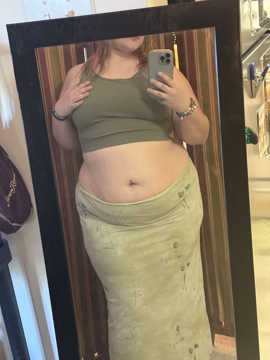 birdieblade's tweet photo. they call me green goddess cuz i be dressing 🤭 https://t.co/307Bbypy1G