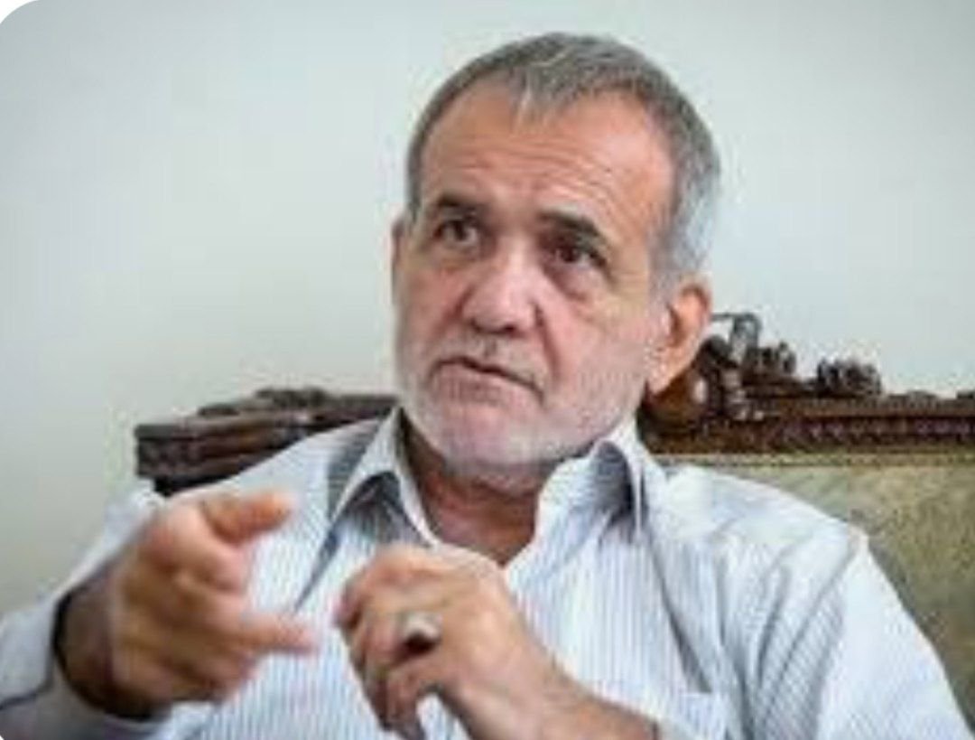 Leyliyazdi's tweet photo. پزشکیان باز هم حرفی زد که خوراک رسانه‌های ضد انقلاب شد!

او که باید حافظ منافع ملی باشد، می‌گوید ایران تفاهم را نقض کرده؛ غافل از اینکه تیم دیپلماسی خودش لیستی از نقض‌های پیاپی آمریکا را منتشر کرده.

این نوع ادبیات، یعنی پذیرش روایت دشمن از زبان رئیس‌جمه��ر! https://t.co/L9auuxTGAq