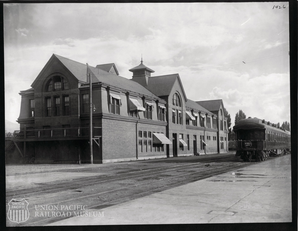 UPRRMuseum's tweet photo. Check out this station! Next to it is the last car of a passenger train, named on the drumhead as the “San Francisco Limited,” from the F.M. Gill Collection, Album 2. 

Do you know where this station is located? https://t.co/MgsNHSA1Fq