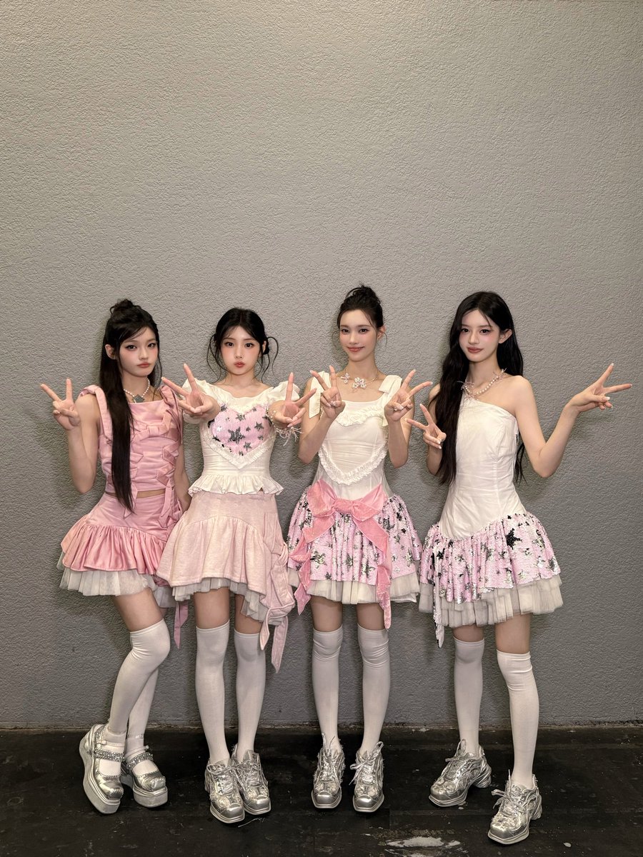 ILLIT_official's tweet photo. [#DAILY_IT]
GLLIT과 함께해서 더 행복했어요  ⸜('꒳' )⸝
I ❤️ HONG KONG 우리 또 만나요!

260823 @ PRESS START♥︎ in HONG KONG
#ILLIT #아일릿 https://t.co/PyXlzxY7Kl