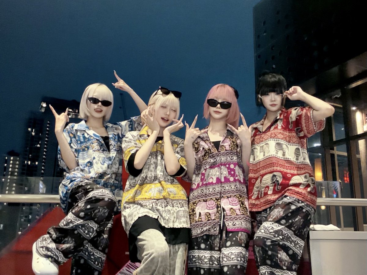 NEKIRU_Official's tweet photo. 2026.08.22-23.
【𝗡𝗘𝗞𝗜𝗥𝗨 𝗶𝗻 𝗕𝗔𝗡𝗚𝗞𝗢𝗞 𝟮𝟬𝟮𝟲 𝗔𝘂𝗴𝘂𝘀𝘁🇹🇭】
·•────────────•· ᯓ  ✈︎

NEKIRU มาเยือนประเทศไทยครั้งแรก ขอบคุณมากๆ สำหรับครั้งนี้นะคะ!
ดีใจมากๆ ที่ครั้งนี้ได้มาเมืองไทยค่ะ ❤︎
ต่อจากนี้ก็อยากมีโอกาสได้เจอทุกคนที่ประเทศไทยบ่อยๆ นะคะ ♪
อย่าลืม NEKIRU จากเกาหลีกันนะคะ🇰🇷💫

다녀왔습니다🇹🇭
NEKIRU 첫 태국 원정 무사히 마쳤습니다!
먼 길 함께해주신 모든 분들께 다시 한 번 진심으로 감사드립니다 ⋆
다음은 9/4-5 일본 원정, 계속해서 잘 부탁드립니다!

#NEKIRU #네키루
