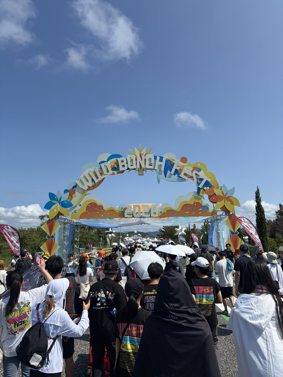 mash_frdc's tweet photo. 今年で5年目のワイバン！
はじめましてのアーティストも、いつもありがとうのアーティストもたくさん見れてとっても楽しい2日間でした🐳運営で色んなところが改善されてたり、こちらの傾向と対策もあって今まででいちばん快適に過ごせた！
一年に一度のお祭りを楽しみにまた一年頑張る👊🏻💞
 #ワイバン https://t.co/vel4Ep7MJu