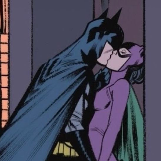 urfavbatman's tweet photo. I need to have this kiss https://t.co/6TIsUFU2fU