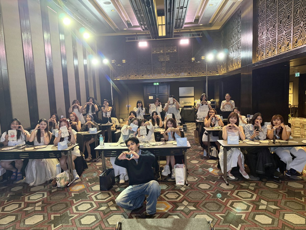 DomundiTV's tweet photo. ขอขอบคุณ @PercyOfficialTH ที่ให้เกียรติ “เน็ต” @netsiraphop ได้มาร่วมกิจกรรมในวันนี้นะคะ 🥰

ขอขอบคุณแฟน ๆ ทุกคนที่มาเจอกัน รวมถึงแฟน ๆ ที่ส่งกำลังใจมาให้เน็ตด้วยนะคะ 🫶🏻✨️

#PercyxNet https://t.co/XuFUk9ZsGc