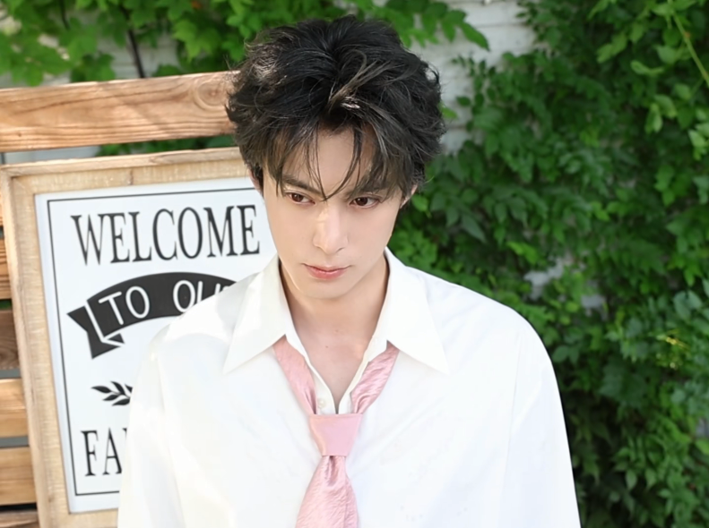 DD_Kimi's tweet photo. 近期的照片很深得我心啊，所以是换了摄影师吗？
#王鹤棣 #DylanWang https://t.co/RlQSJV38uF