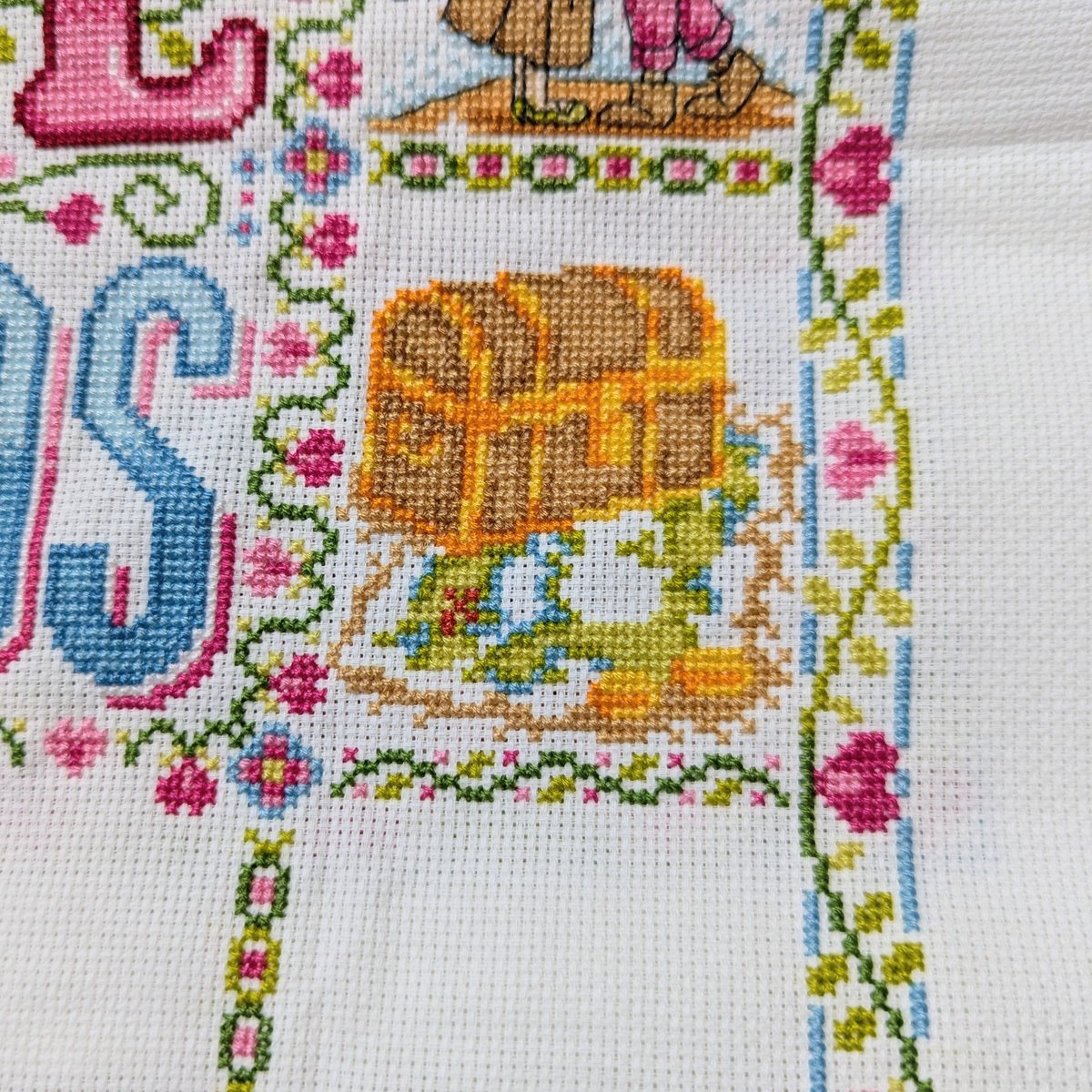 fromching's tweet photo. For the Love of Friends
by Durene Jones
Part 5

#クロスステッチ #crossstitch https://t.co/Lg3OEAdy6e