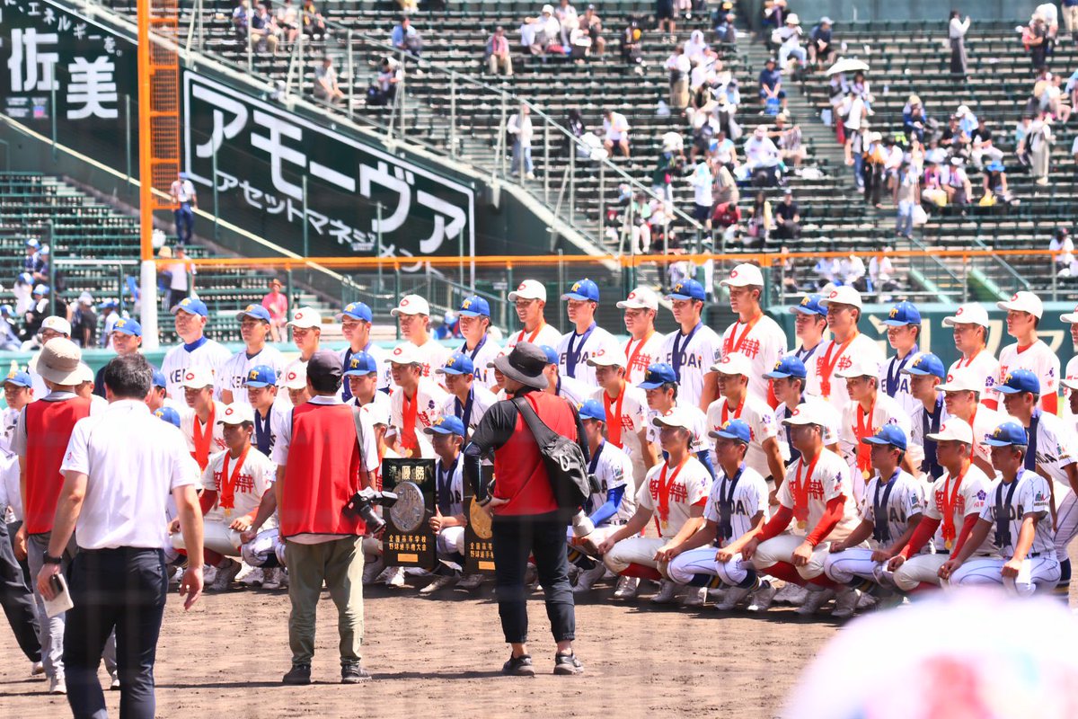 cbn_mm1267's tweet photo. 優勝🏅智辯和歌山
準優勝🥈健大高崎

素晴らしい決勝戦をありがとうございました！！
両校本当にお疲れ様でした！！
みんなで混ざって写真撮影可愛い☺️✨️ https://t.co/k5mQkK3QWO