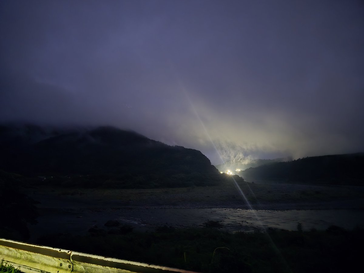 Lemonteasannnnn's tweet photo. 昨日の帰り
鹿に遭遇したので裸の心聴かせてやりました https://t.co/JBfdJ4UmPr