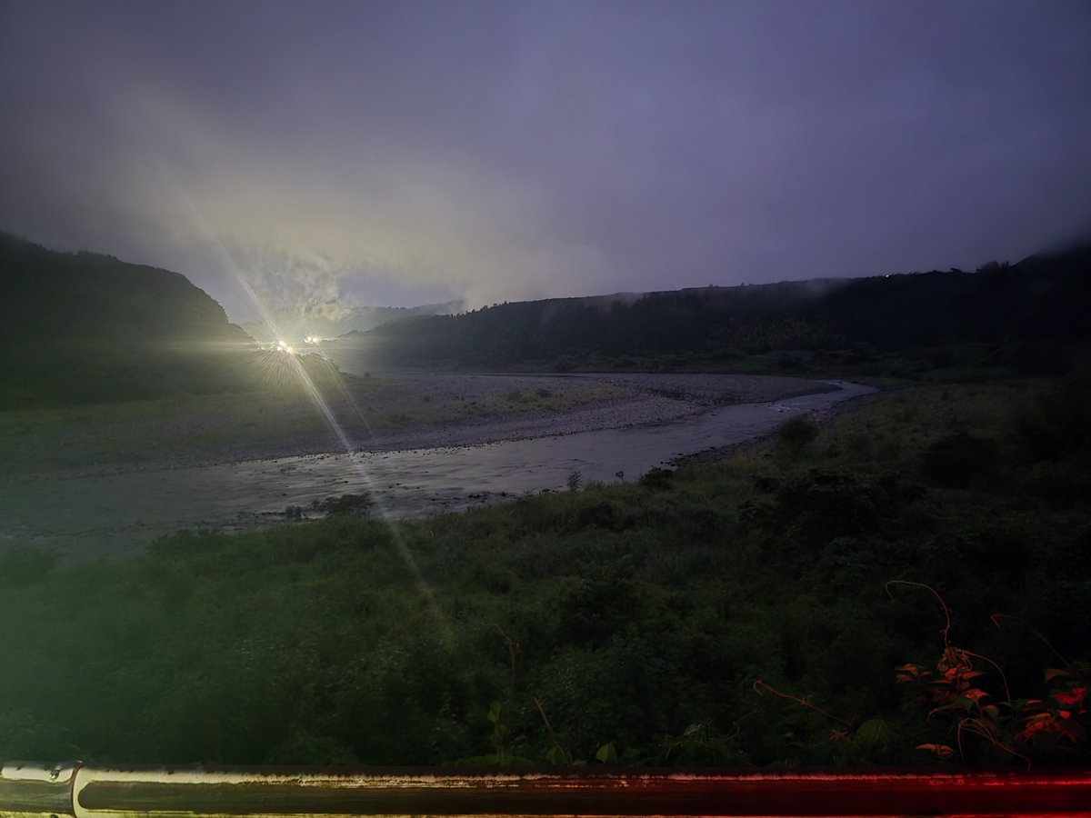 Lemonteasannnnn's tweet photo. 昨日の帰り
鹿に遭遇したので裸の心聴かせてやりました https://t.co/JBfdJ4UmPr