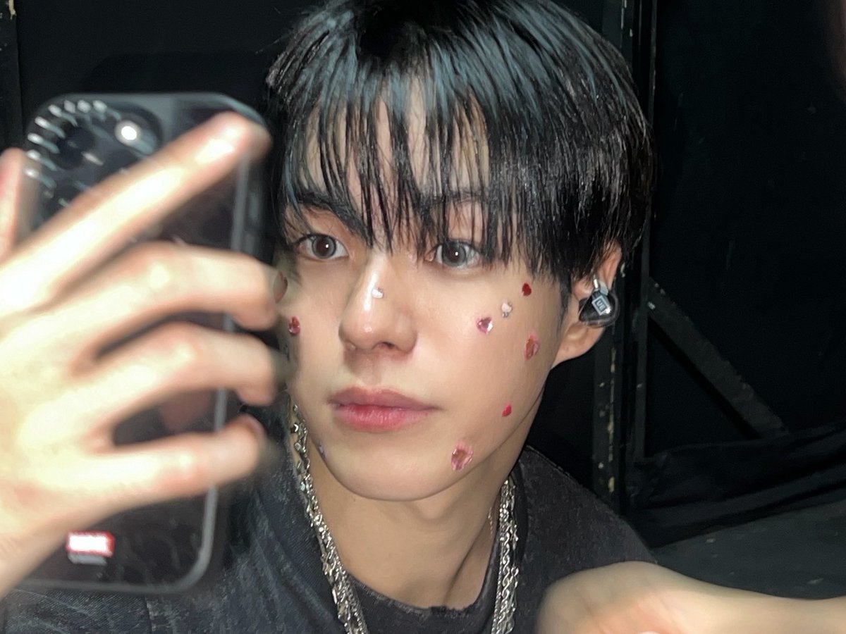 520hyuk's tweet photo. oobener fomo https://t.co/B6VAY884kw