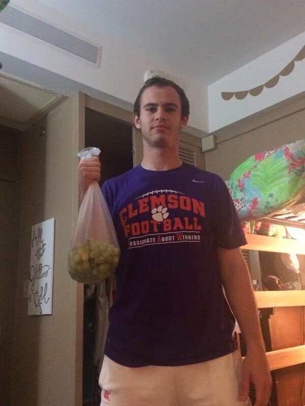 PEAtotheNUT's tweet photo. This one needs no explanation…
13 Days until Clemson Tiger Football!
#ThirdandRenfrow https://t.co/BTAu7Vihwv