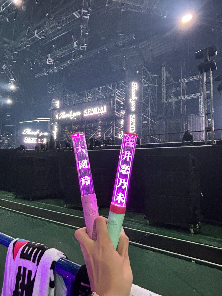 nobu_0313's tweet photo. 仙台2日目！

アリーナ最前はヤバすぎました🤣

瞳月が目の前に来て可愛すぎた！！
玲ちゃんツインテールはきいてないです。 https://t.co/ynVpueq4zM