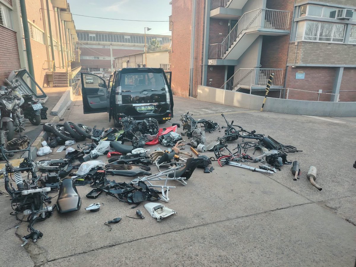 TMPDSafety's tweet photo. Tshwane Metro Police Department (TMPD) jails notorious Ugandan nationals for Motorcycle theft and smuggling.#TMPDsafety 
https://t.co/2V16RjdNdO https://t.co/TKeMbCAmSc