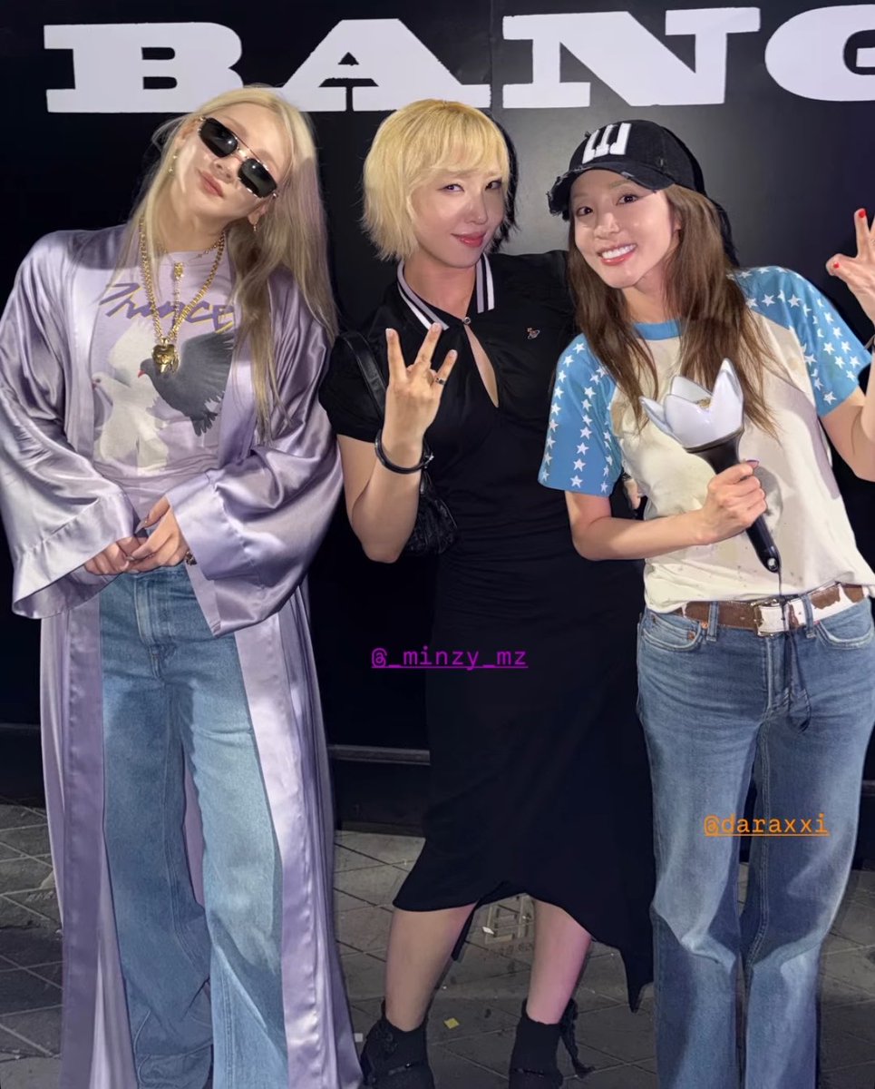memealuvzCLx's tweet photo. 2NE1 at BIGBANG Concert 💛💛💛

via chaelincl #BIGBANG20THANNIVERSARY https://t.co/xbRqzwxN9H