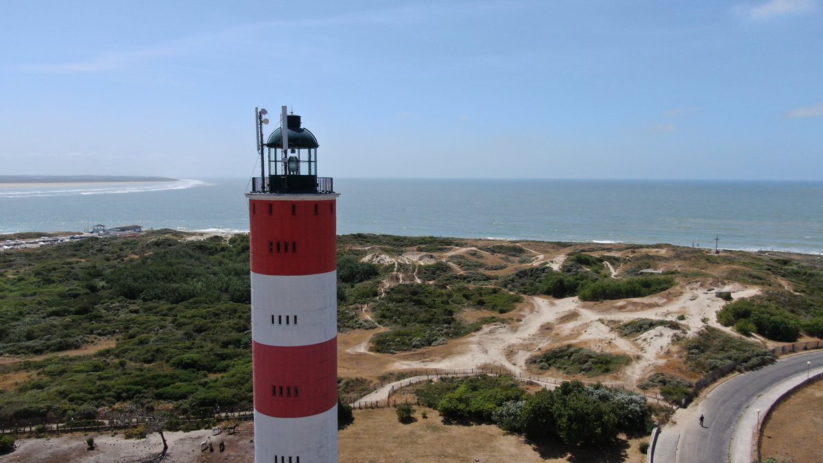 hautsdefrance's tweet photo. Dressés face à la Manche, les phares de la Côte d’Opale veillent sur notre littoral.

🌊 De Calais à la baie d’Authie, ces sentinelles racontent l’histoire maritime des #hautsdefrance et offrent des panoramas spectaculaires !

➕ Infos 👉 https://t.co/iM09402WKQ https://t.co/HuAltrTBcV