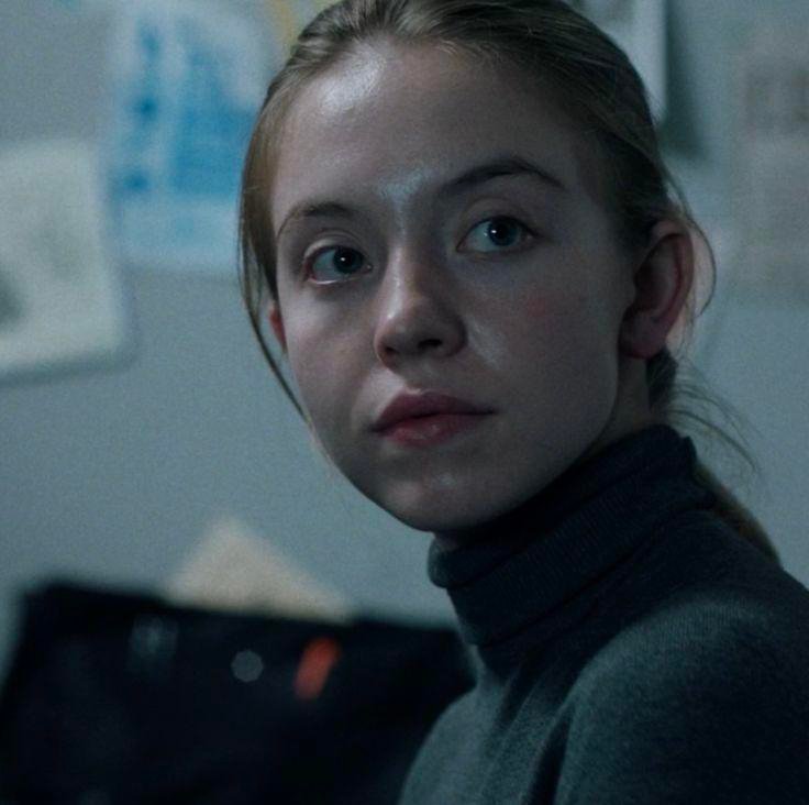 Khusi44's tweet photo. Does anyone else think Sydney has a beautiful face without makeup? 
What's your opinion on this ? https://t.co/enCeOgfunY