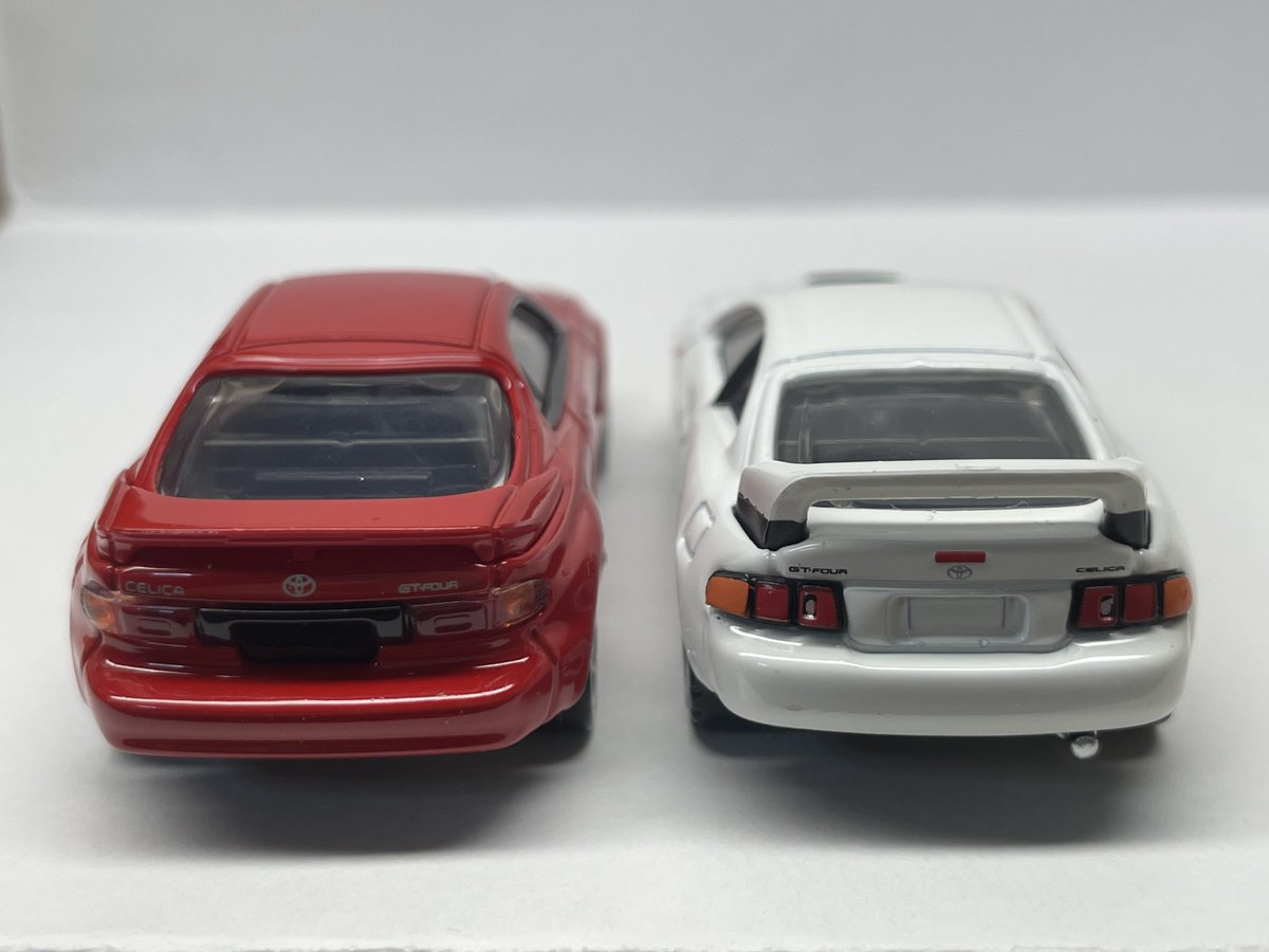 Atsuagetofuhan's tweet photo. かつてトミカプレミアムでも販売されていたST165とST205も並べました。
こうしてST185のデザインを見てるとフロントは先代のST165に近く、車体とリアは後継のST205に受け継がれてる感じですね。
#トミカ #トミカプレミアム #ミニカー #トヨタ #セリカ #GT_FOUR #GTFOUR #ST165 #ST185 #ST205 https://t.co/ilH7sy3Xzv