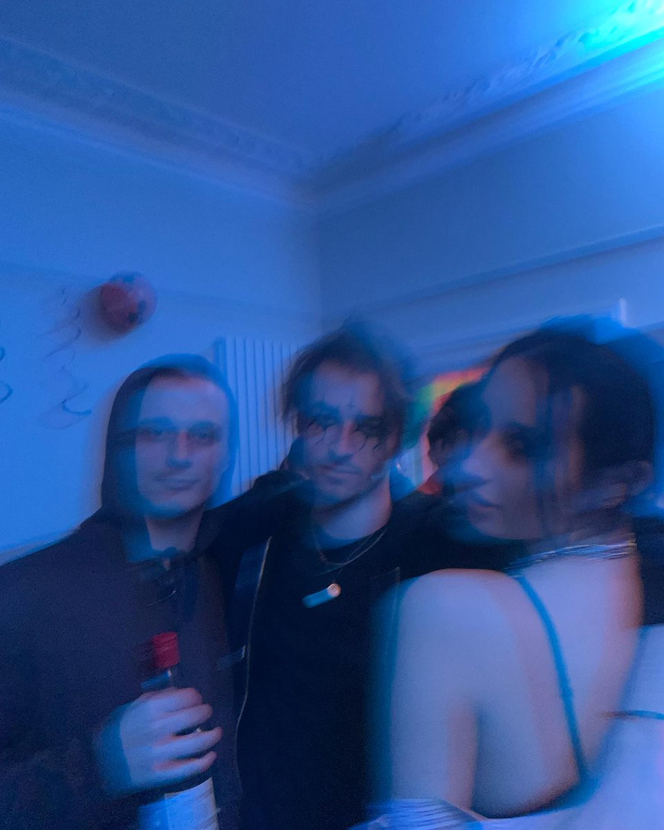 michaelscanlonn's tweet photo. SATOP THIS MADNESSNOTHER DRACULEO POST????? WHAT IS HAPPENING https://t.co/GyCs2ai4na