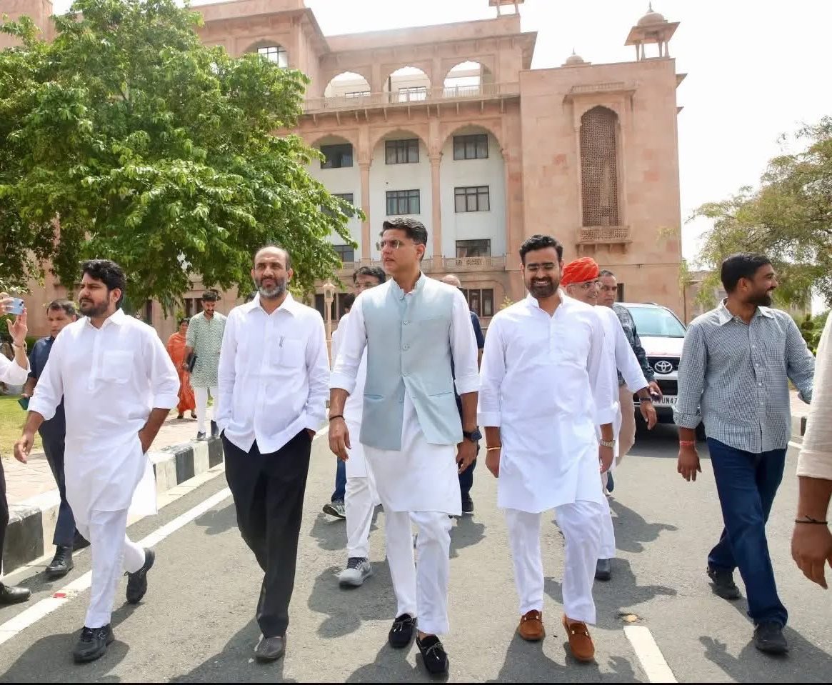 RavindraPatel05's tweet photo. राजनीत की स्वच्छ छवि। राहुल के सिपाही। https://t.co/LiBJ8RMplh
