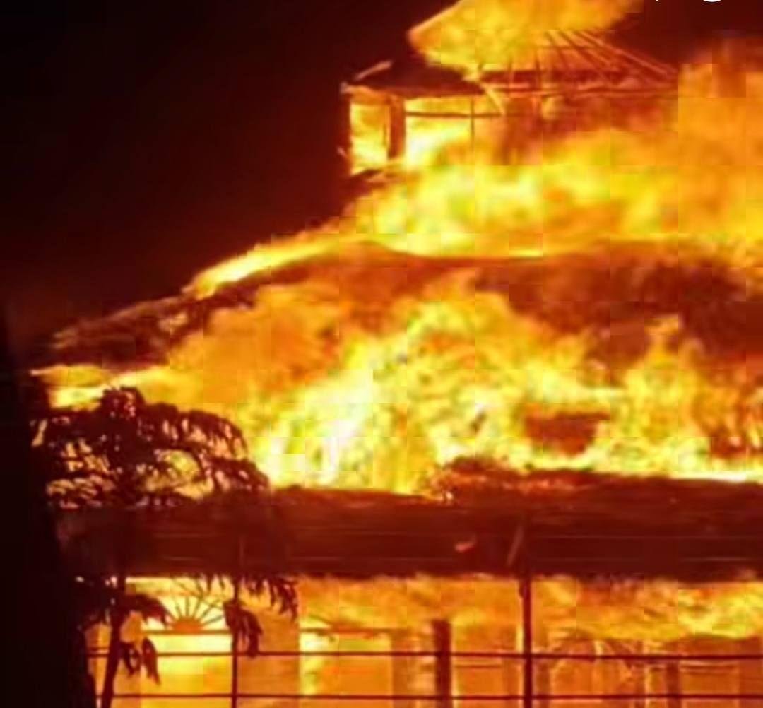 bismillahyuk_'s tweet photo. Ya Allah.. setelah DESA SADE kebakaran, sekarang MA MU'ALIMIN NW ANJANI Lombok Timur juga ikut terbakar 🥹😭

 Smoga tidak ada korban jiwa. Yaa Allah serta lindungi santri2 yg ada di sana 💔🥀

#PrayforLombok #PrayforIndonesia #AllEyesonIndonesia https://t.co/7cVLIU4Xg3