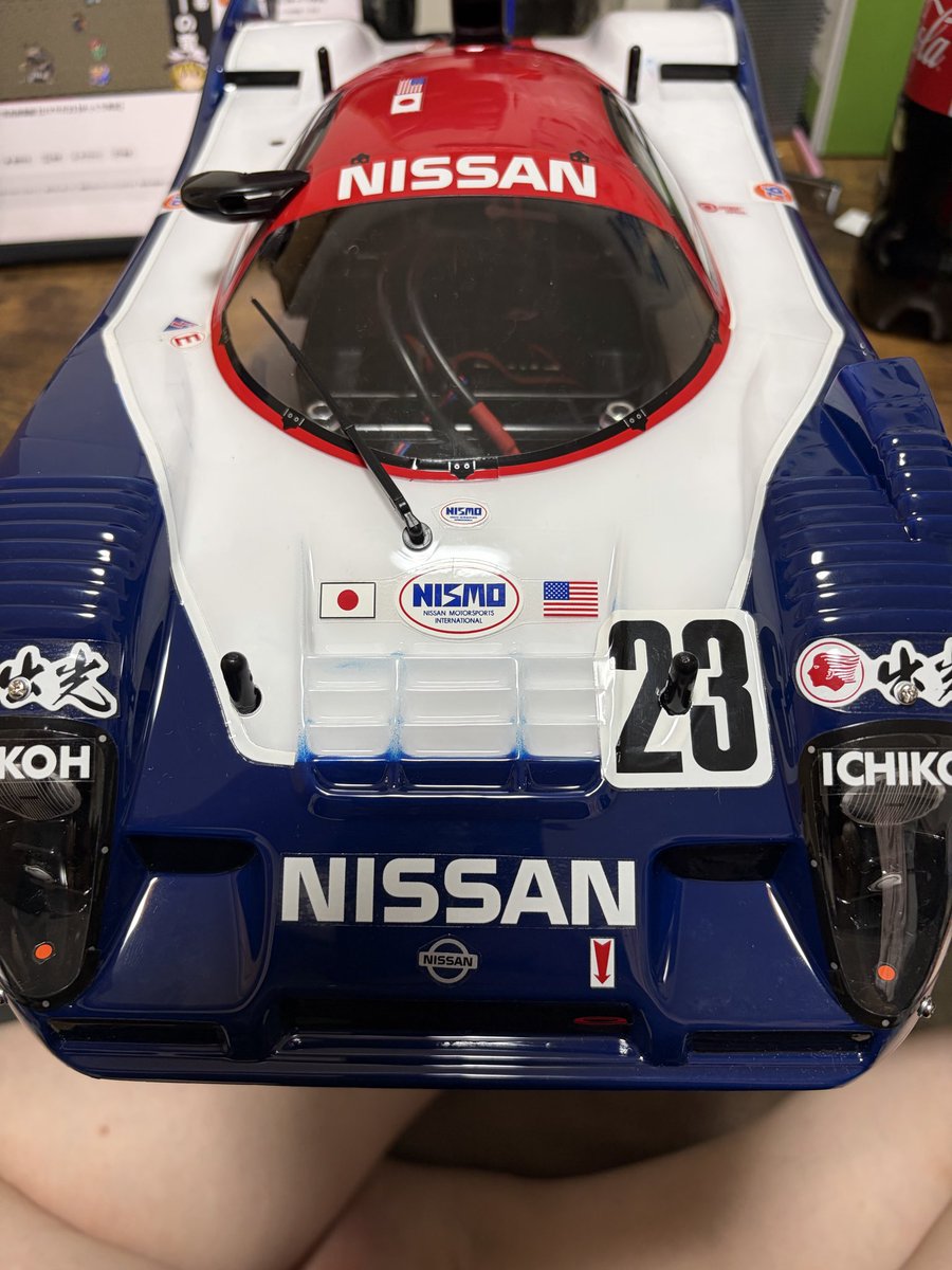 kizunote0044's tweet photo. 左リアのカウンターウェイト装着した後に
突然やる気になってデカール貼り再開。

そして完成。
ドライバーさんは塗装面倒なのでやらない〜。

ボディ高さ調整はまだだけど。
#R91CP https://t.co/rsPTf2zI8y